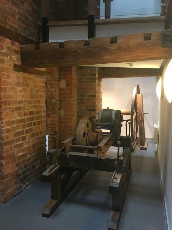 Victorian Penthouse Apartment Gloucester Exterior photo