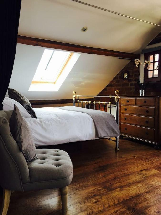 Victorian Penthouse Apartment Gloucester Exterior photo